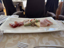 Prigrizek pred kosilom