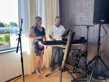 Tudi glasba je �e pripravljena.